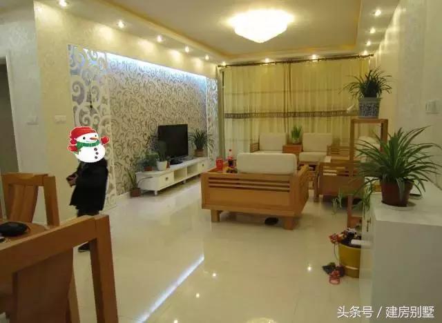 江蘇美女回娘家干了件動(dòng)靜不小的事兒，鄰村的都跑來看熱鬧