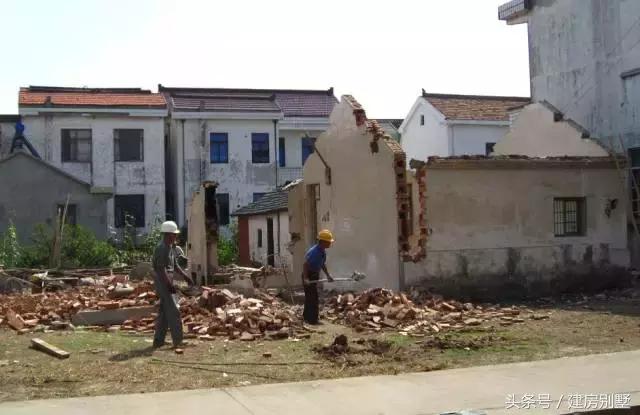 江蘇美女回娘家干了件動(dòng)靜不小的事兒，鄰村的都跑來看熱鬧