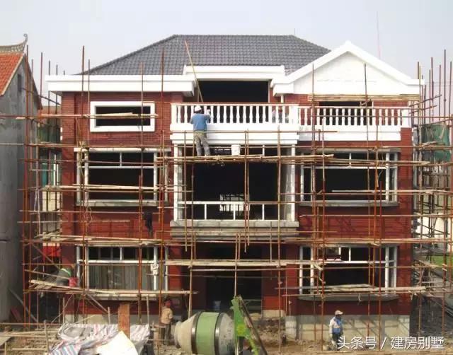 江蘇美女回娘家干了件動(dòng)靜不小的事兒，鄰村的都跑來看熱鬧