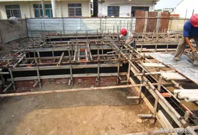 江蘇美女回娘家干了件動(dòng)靜不小的事兒，鄰村的都跑來看熱鬧