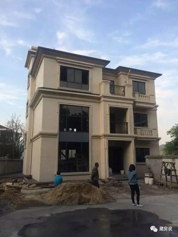 不到50萬建的三層農(nóng)村別墅，真石漆外墻提高了檔次