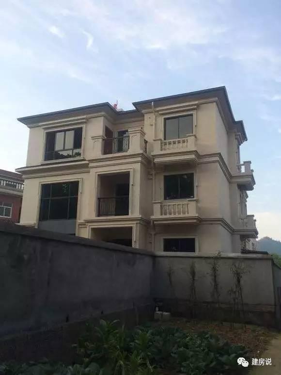 不到50萬建的三層農(nóng)村別墅，真石漆外墻提高了檔次