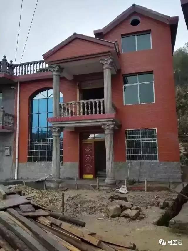 五款建成的別墅，現(xiàn)在農(nóng)村都要這樣做落地窗，才顯得大氣