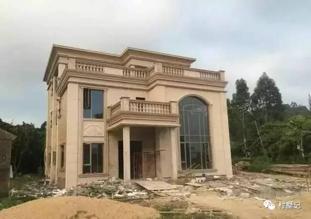 五款建成的別墅，現(xiàn)在農(nóng)村都要這樣做落地窗，才顯得大氣