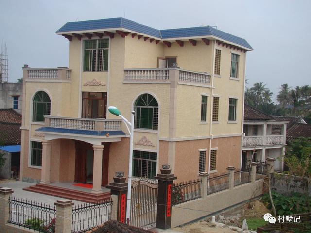 五款建成的別墅，現(xiàn)在農(nóng)村都要這樣做落地窗，才顯得大氣