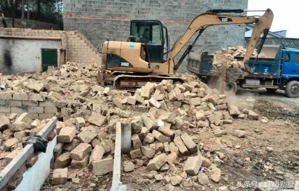 女漢子大年三十不看春晚籌劃建房，有壁爐、露臺和薔薇花墻