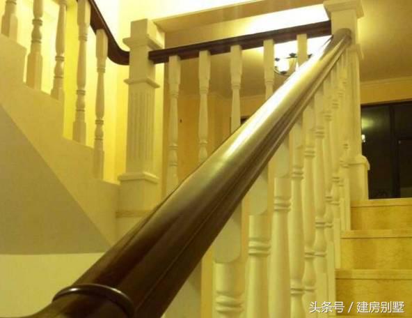 女漢子大年三十不看春晚籌劃建房，有壁爐、露臺和薔薇花墻