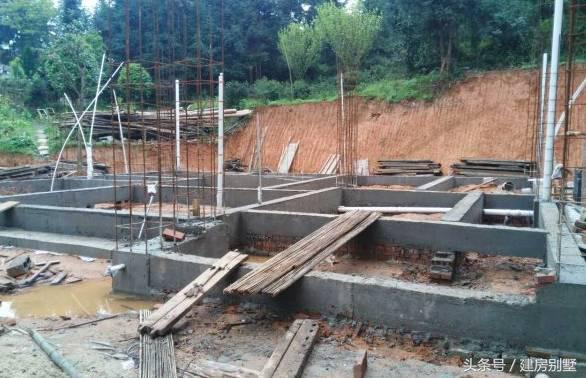 女漢子大年三十不看春晚籌劃建房，有壁爐、露臺和薔薇花墻