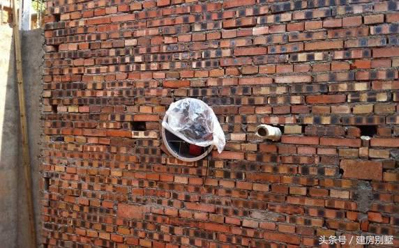 女漢子大年三十不看春晚籌劃建房，有壁爐、露臺和薔薇花墻