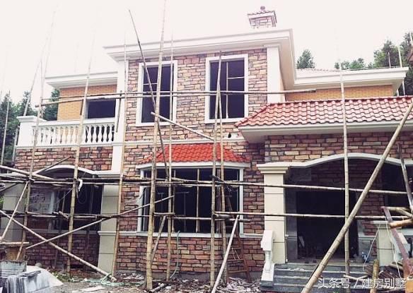 女漢子大年三十不看春晚籌劃建房，有壁爐、露臺和薔薇花墻