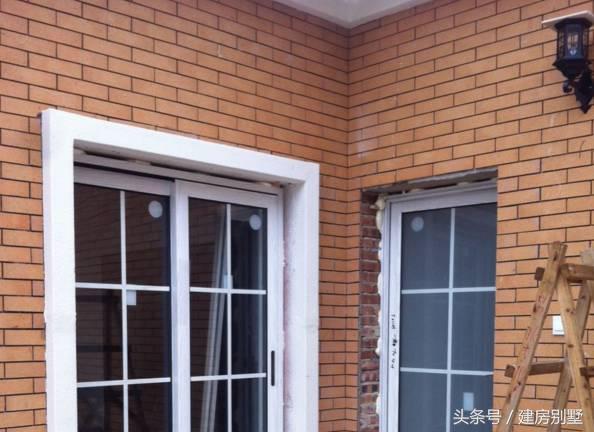 女漢子大年三十不看春晚籌劃建房，有壁爐、露臺和薔薇花墻