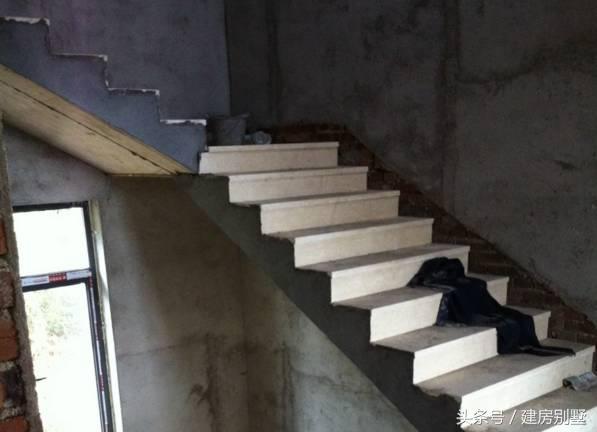 女漢子大年三十不看春晚籌劃建房，有壁爐、露臺和薔薇花墻