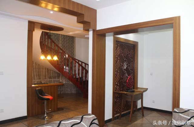 上海兄妹自建兩棟農(nóng)村別墅，父母住在一層小平房，合適嗎？