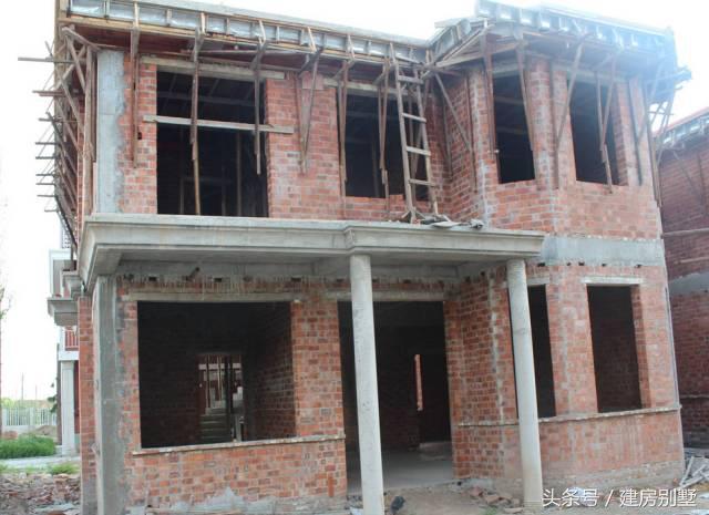 上海兄妹自建兩棟農(nóng)村別墅，父母住在一層小平房，合適嗎？