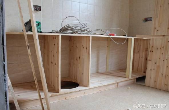 上海兄妹自建兩棟農(nóng)村別墅，父母住在一層小平房，合適嗎？