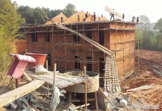 拆掉50年代的祖屋建二層別墅，卻被諷工廠流水線制造，為何？