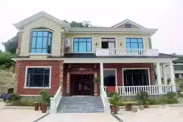 湖南農(nóng)村小伙50萬自建2層小別墅，孝敬他的爸媽，鄰居都很羨慕