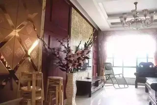 湖南農(nóng)村小伙50萬自建2層小別墅，孝敬他的爸媽，鄰居都很羨慕