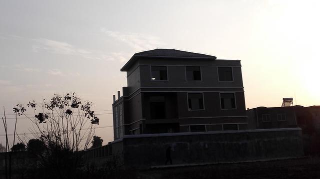 第一次去農(nóng)村的婆家，就被他們家的房子嚇到了