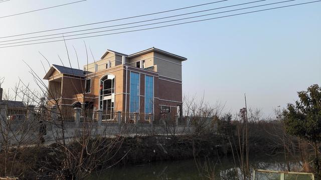 第一次去農(nóng)村的婆家，就被他們家的房子嚇到了