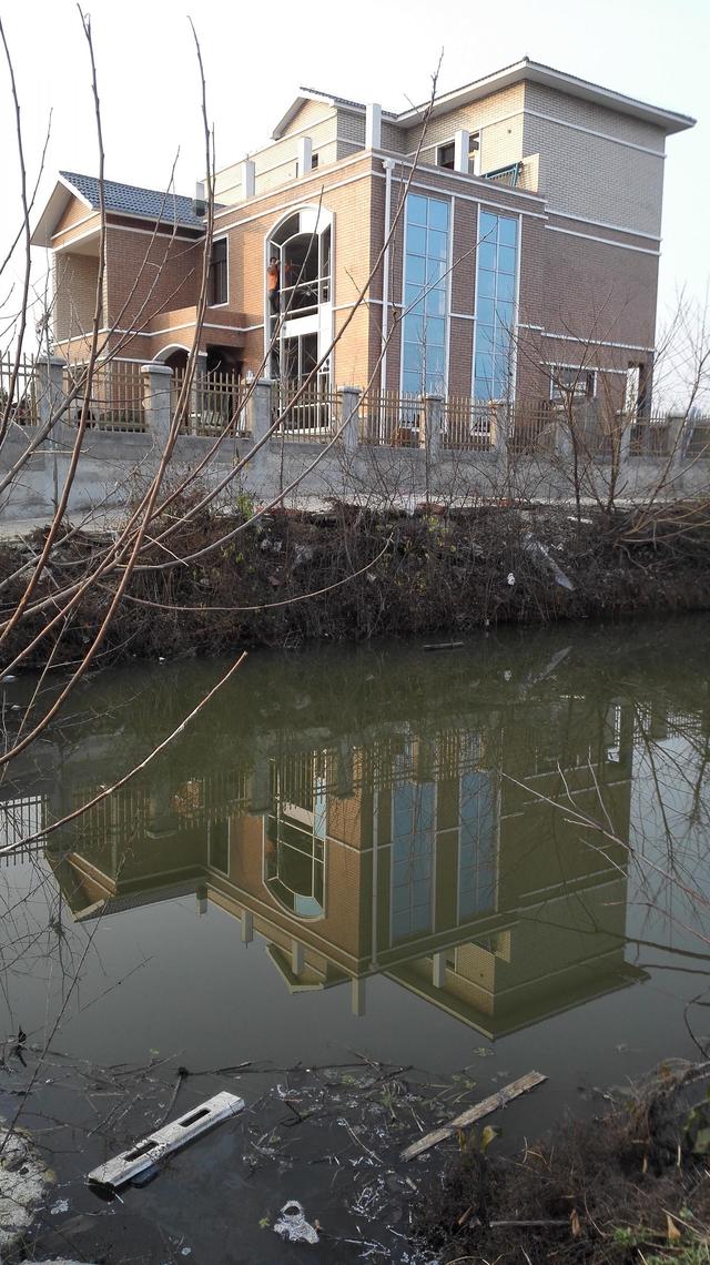 第一次去農(nóng)村的婆家，就被他們家的房子嚇到了