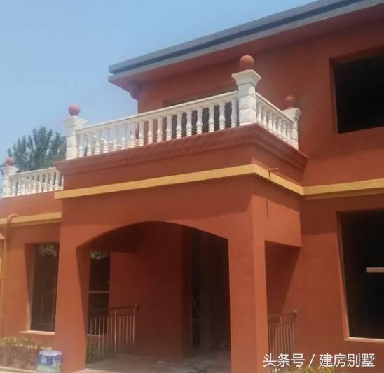 河北兄弟自建兩層聯(lián)排住宅，外觀氣勢仿若“故宮”