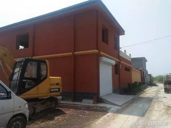 河北兄弟自建兩層聯(lián)排住宅，外觀氣勢仿若“故宮”