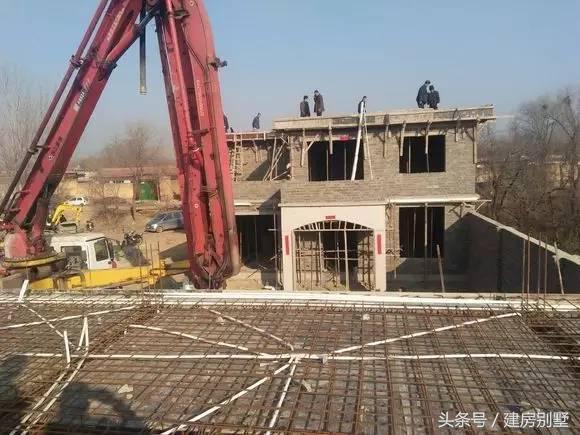 河北兄弟自建兩層聯(lián)排住宅，外觀氣勢仿若“故宮”