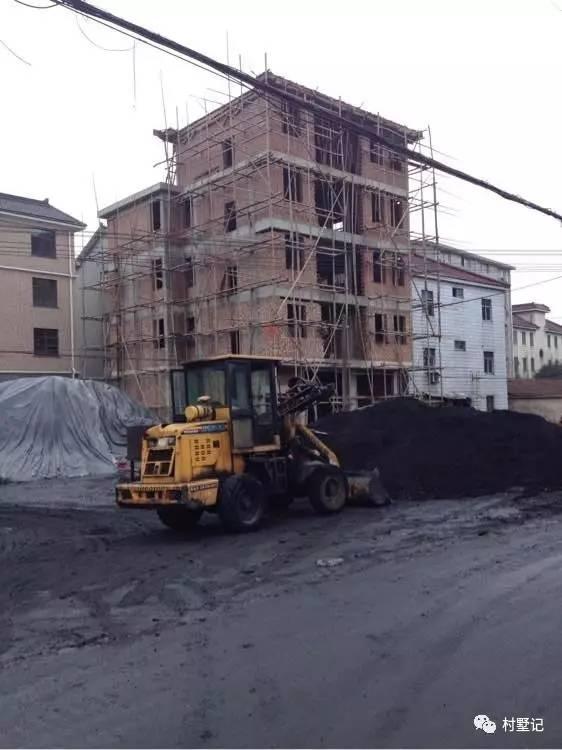 山東老板曬90萬(wàn)的農(nóng)村自建房，房間大的可以當(dāng)教室用