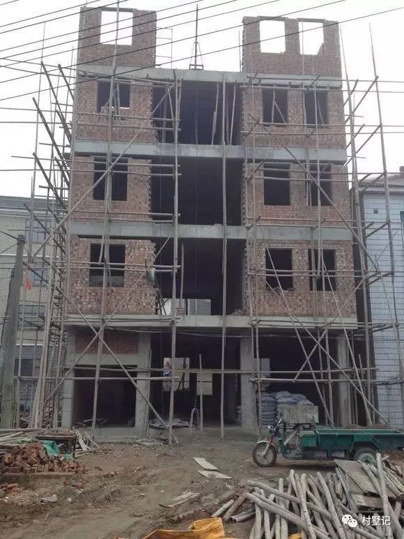 山東老板曬90萬(wàn)的農(nóng)村自建房，房間大的可以當(dāng)教室用