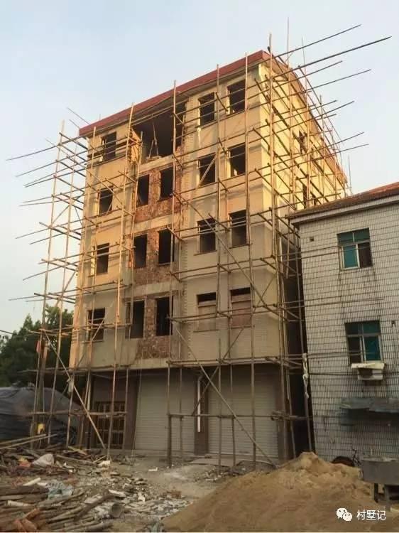 山東老板曬90萬(wàn)的農(nóng)村自建房，房間大的可以當(dāng)教室用