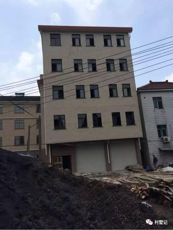 山東老板曬90萬(wàn)的農(nóng)村自建房，房間大的可以當(dāng)教室用