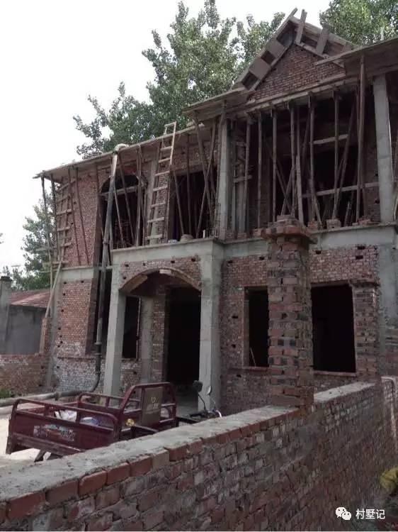 安徽網(wǎng)友為父母自建二層復式農(nóng)村別墅，美得不敢看