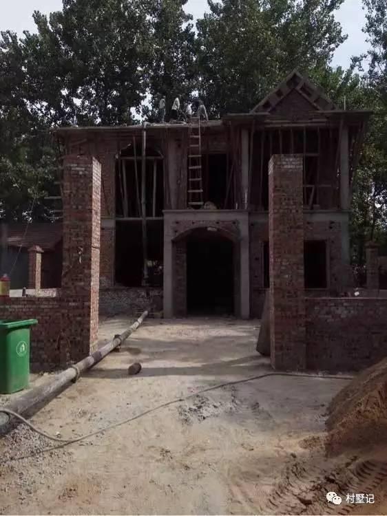 安徽網(wǎng)友為父母自建二層復式農(nóng)村別墅，美得不敢看