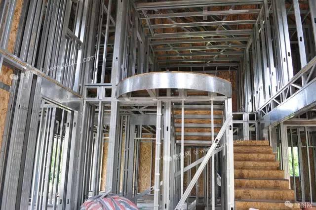 不用一磚一瓦建能抗9級(jí)地震的別墅，建造時(shí)間還特別短