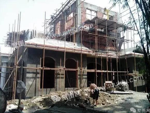 紅白搭配新農(nóng)村三層大別墅，即精致又美觀好看極了！