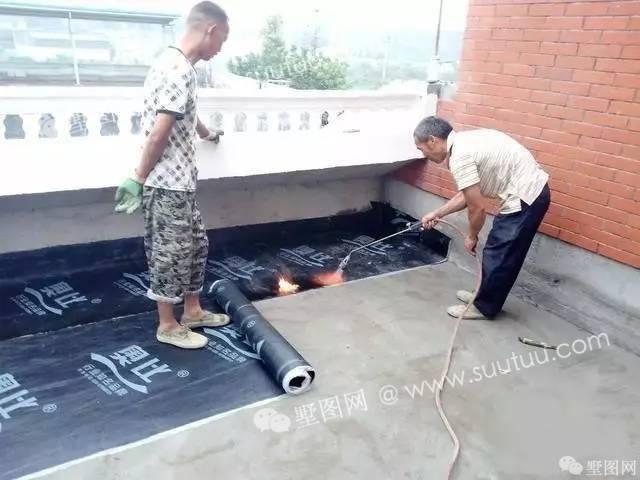 紅白搭配新農(nóng)村三層大別墅，即精致又美觀好看極了！