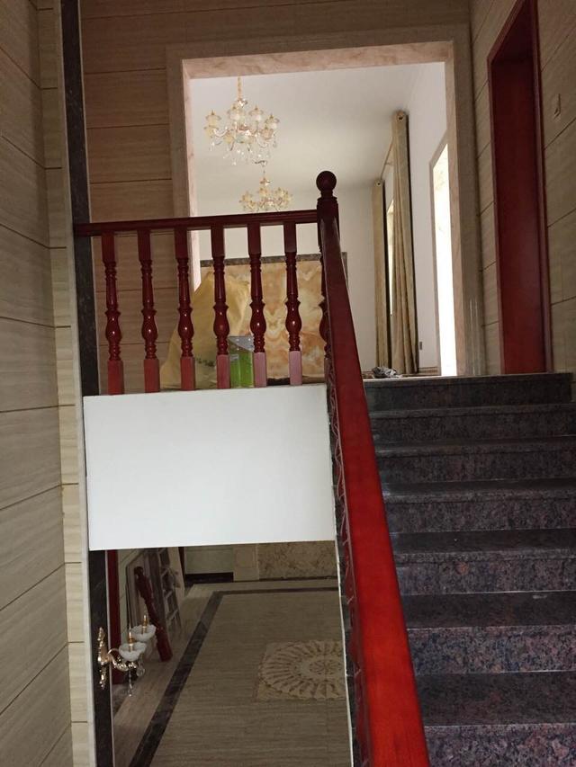 三層復(fù)式小別墅，都說(shuō)不管從哪個(gè)方向看都好看，這錢花的太值了！