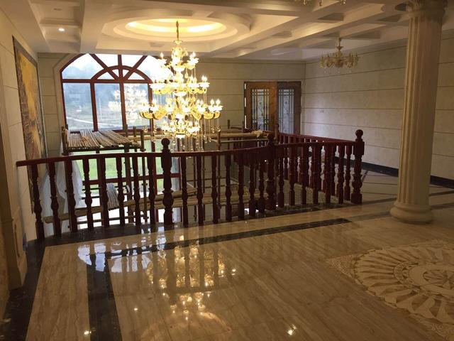 三層復(fù)式小別墅，都說(shuō)不管從哪個(gè)方向看都好看，這錢花的太值了！