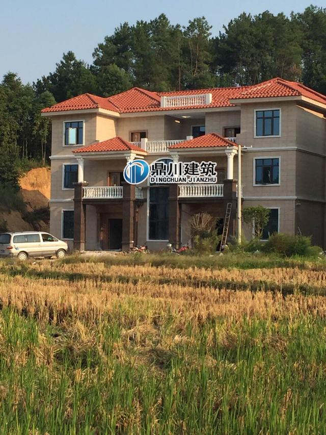 三層復(fù)式小別墅，都說(shuō)不管從哪個(gè)方向看都好看，這錢花的太值了！