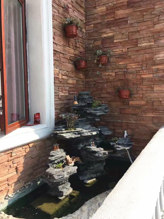 誰(shuí)說(shuō)一層自建房不好看，看看這款一層帶閣樓小別墅，洋氣又大方！