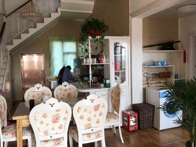 誰(shuí)說(shuō)一層自建房不好看，看看這款一層帶閣樓小別墅，洋氣又大方！