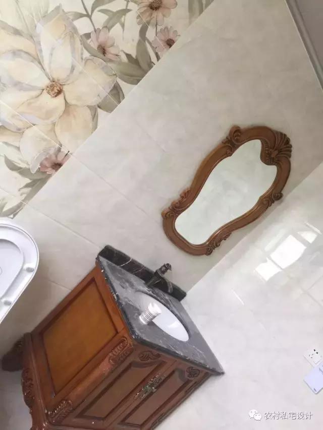 網(wǎng)友曬50萬農(nóng)村別墅，依山傍水還有花田半畝，鄰居嫉妒到不行