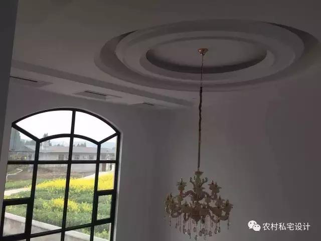 網(wǎng)友曬50萬農(nóng)村別墅，依山傍水還有花田半畝，鄰居嫉妒到不行