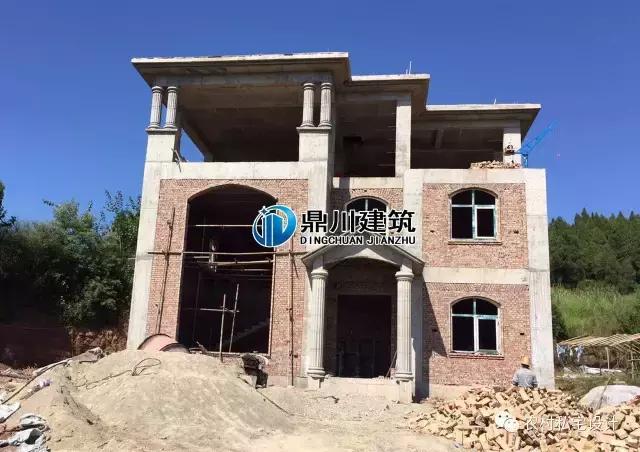 網(wǎng)友曬50萬農(nóng)村別墅，依山傍水還有花田半畝，鄰居嫉妒到不行