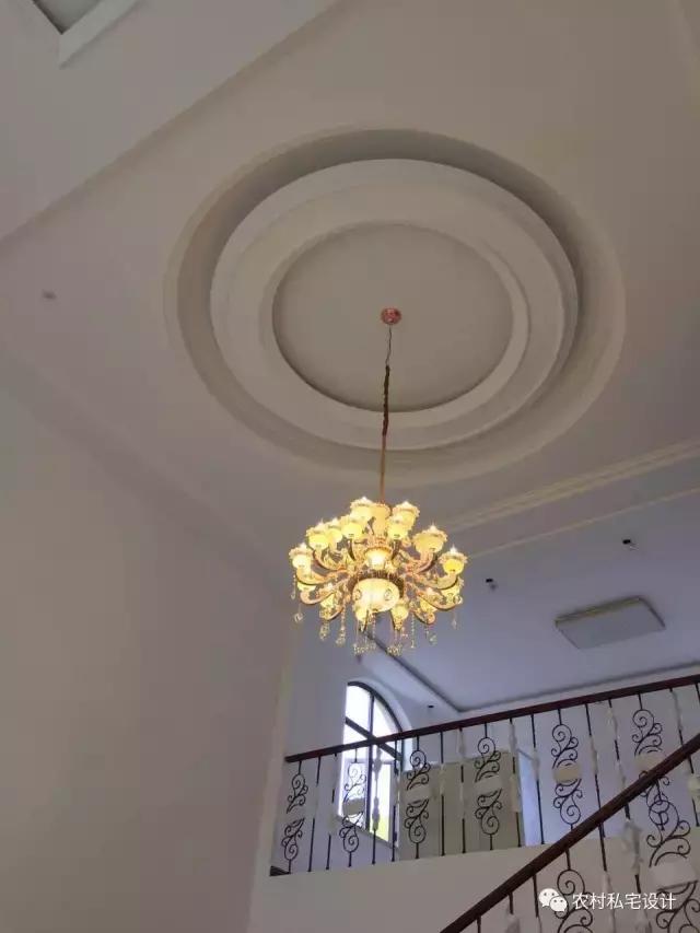 網(wǎng)友曬50萬農(nóng)村別墅，依山傍水還有花田半畝，鄰居嫉妒到不行