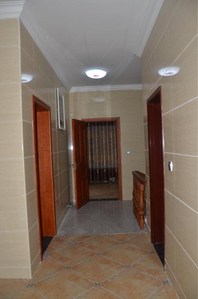 本套小別墅建成后，全村男女老少都來(lái)圍觀，主體30萬(wàn)，貴嗎？