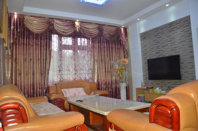 本套小別墅建成后，全村男女老少都來(lái)圍觀，主體30萬(wàn)，貴嗎？