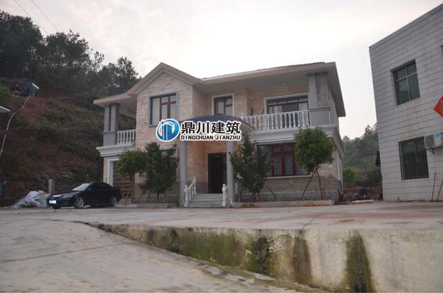 本套小別墅建成后，全村男女老少都來(lái)圍觀，主體30萬(wàn)，貴嗎？