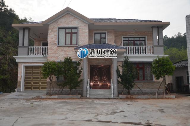 本套小別墅建成后，全村男女老少都來(lái)圍觀，主體30萬(wàn)，貴嗎？